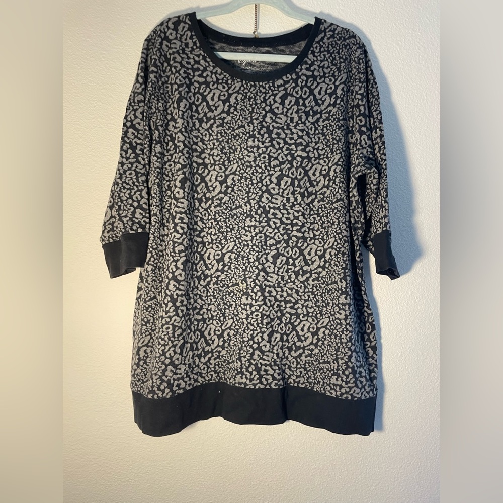 Woman’s Cheetah Sweater🐆🖤